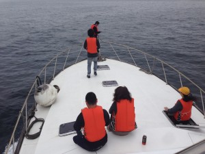 横浜海洋葬散骨・大型クルーザー・デッキ