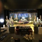 横浜市北部斎場・ご葬儀・お葬式・生花祭壇BLUE施工事例