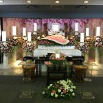 横浜市戸塚斎場・生花祭壇・花暦（愛情）モデル施工事例写真