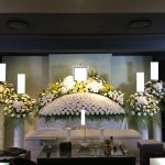 横浜市戸塚斎場・生花祭壇・花暦（無垢）モデル施工事例写真