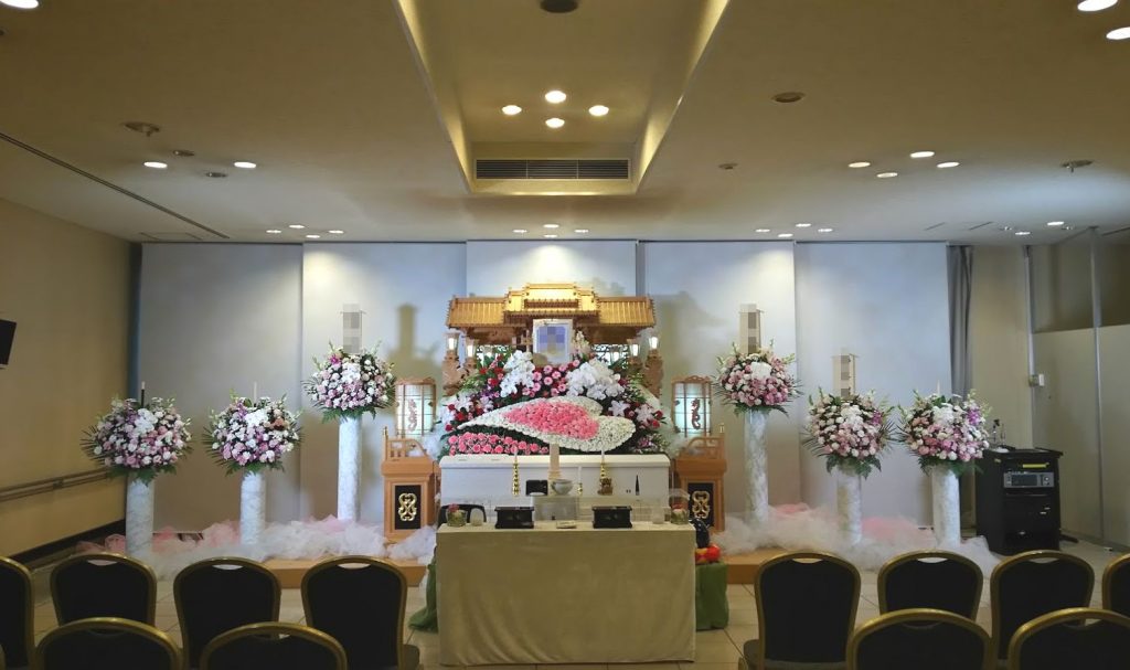 大和斎場白木＆生花祭壇