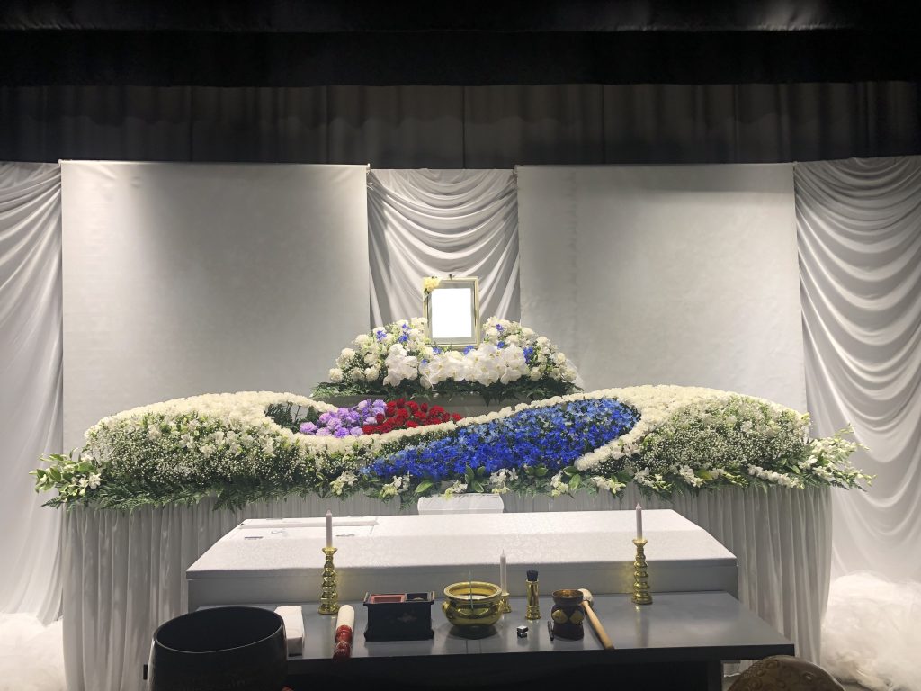 横浜市戸塚斎場・生花祭壇・B-2 モデル施工事例写真